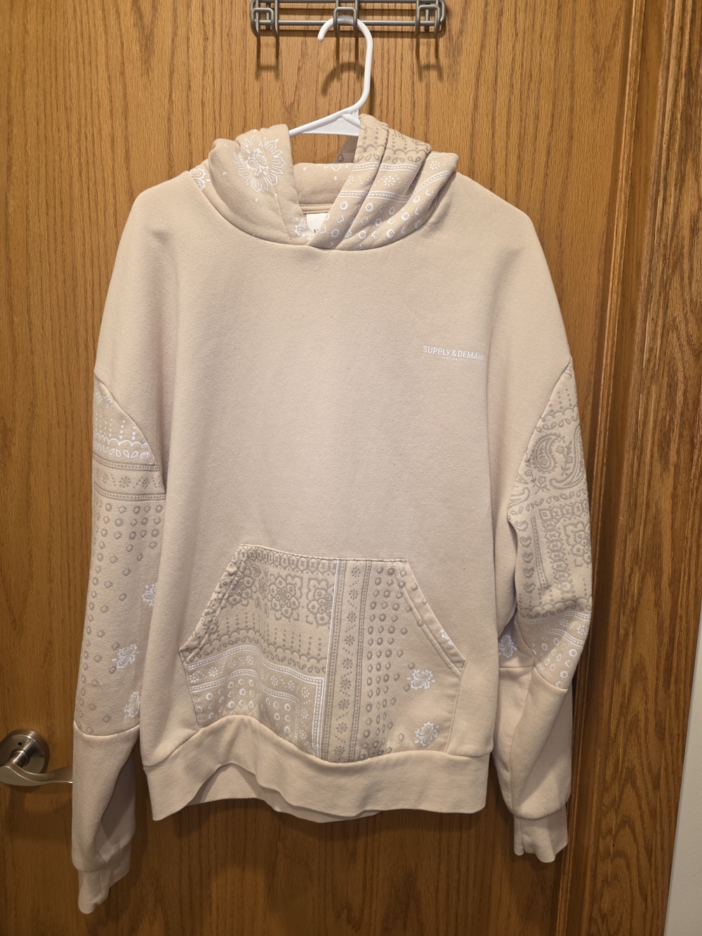 Supply & Demand Women's Cream Paisley Patch Boyfriend Pullover Hoodie